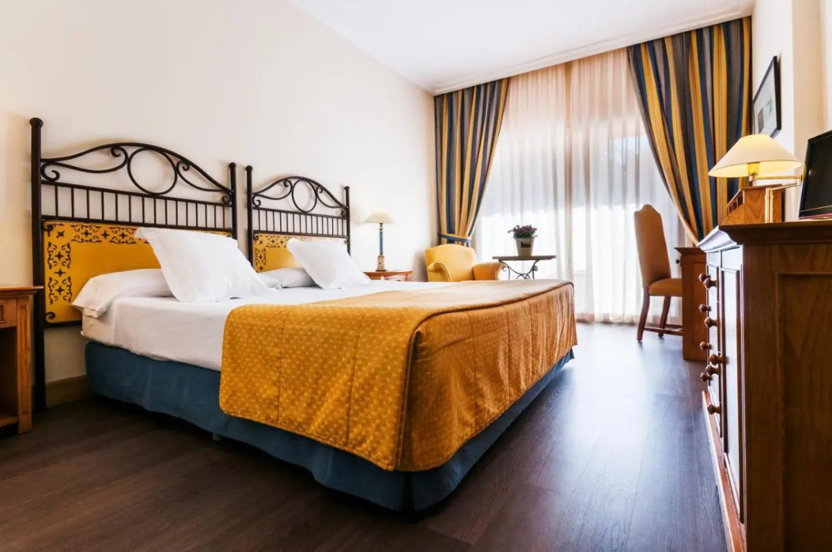 Отель Alicante Golf