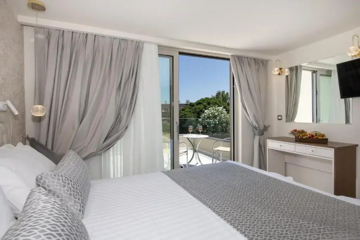 Vantaris Luxury Beach Resort