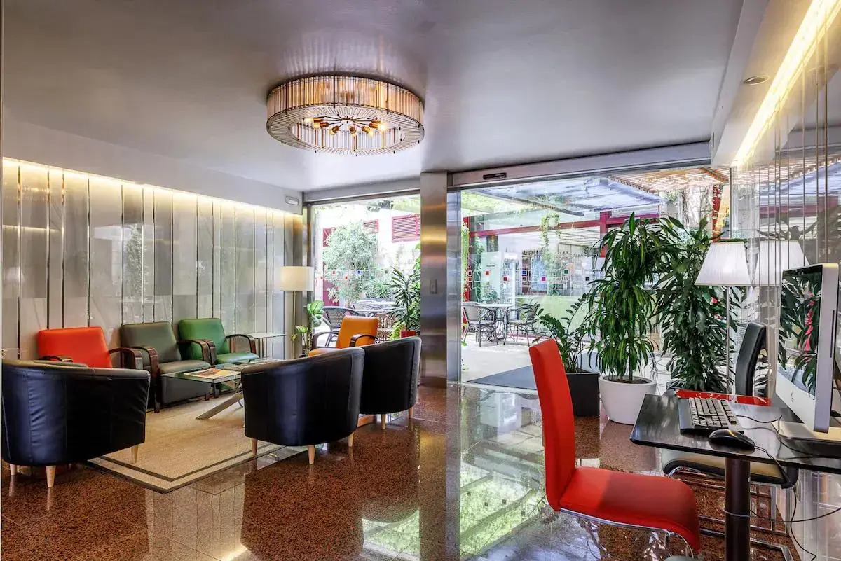 Отель Ronda Lesseps