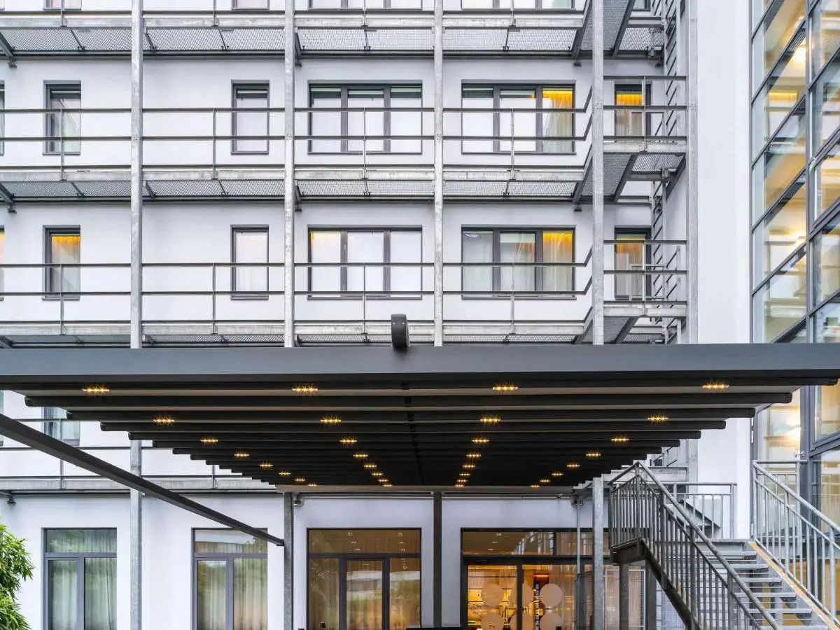 Отель Novotel Suites Wien City Donau