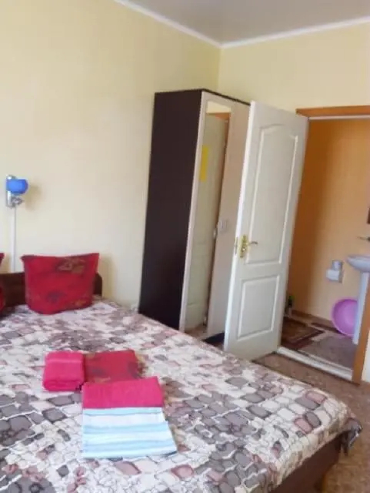 Molodezhnaya 8 Guest House