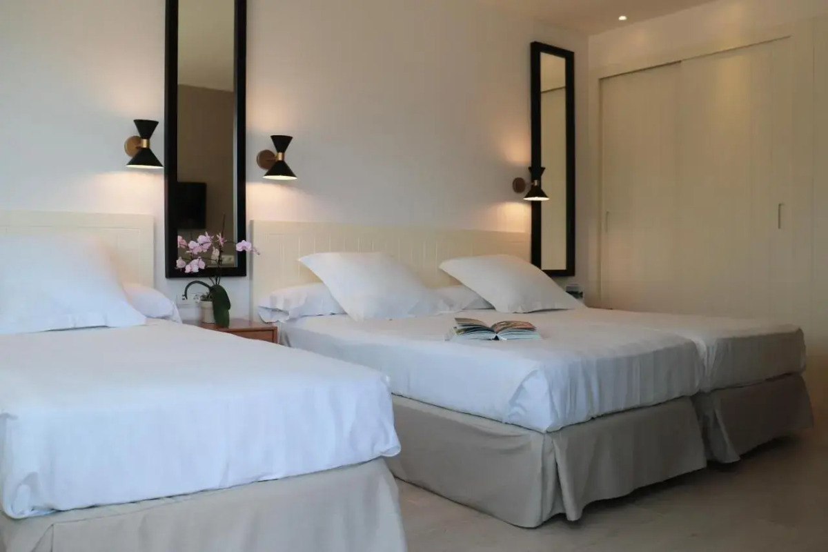 Отель Almirante 