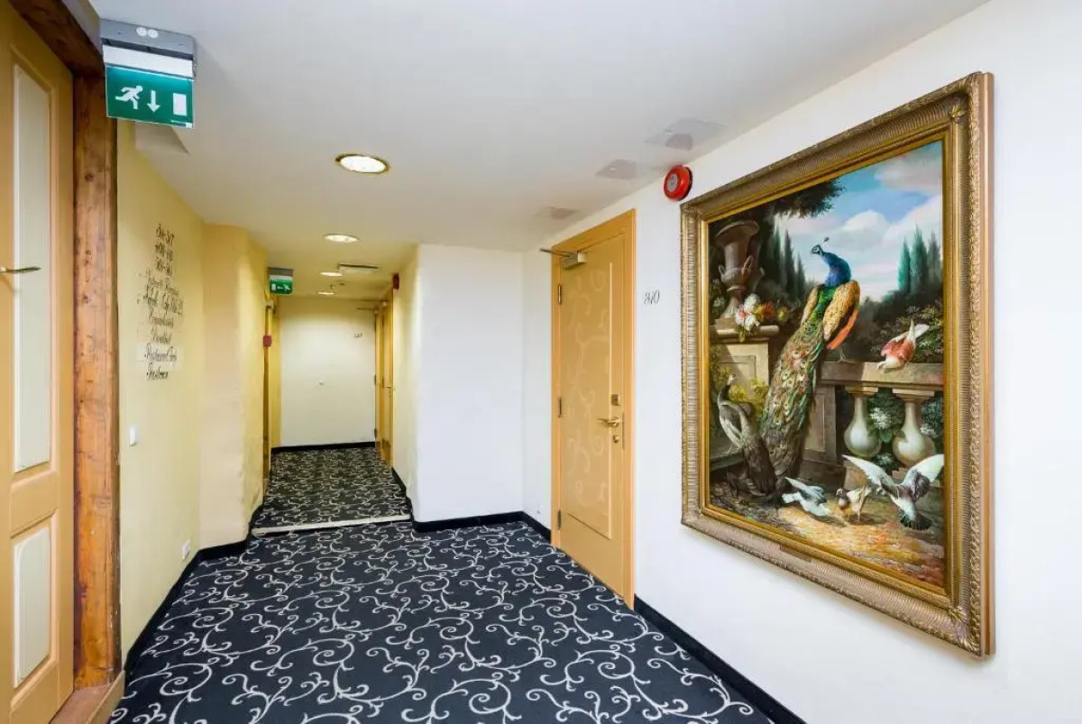 Отель Meriton Old Town Garden