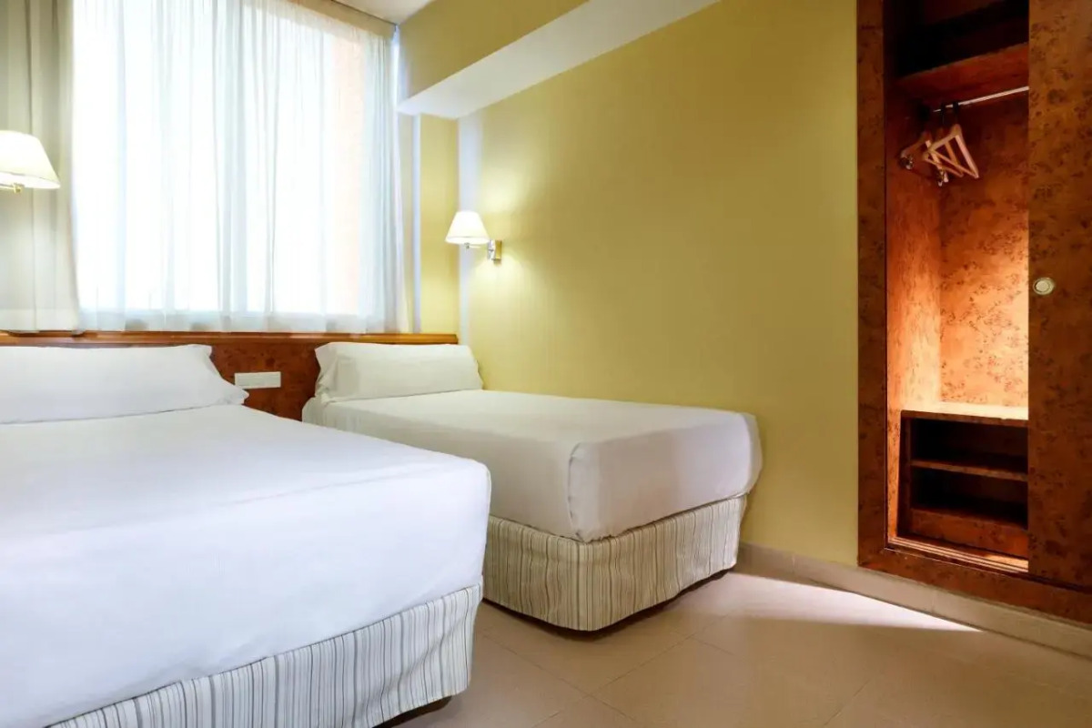 Отель Hesperia Sant Joan