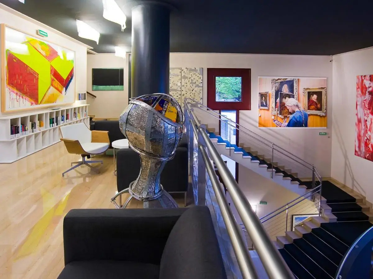 Отель Silken Amara Plaza