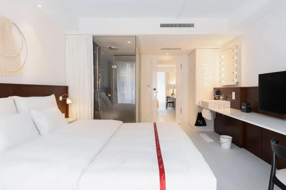 Ruby Claire Hotel & Bar