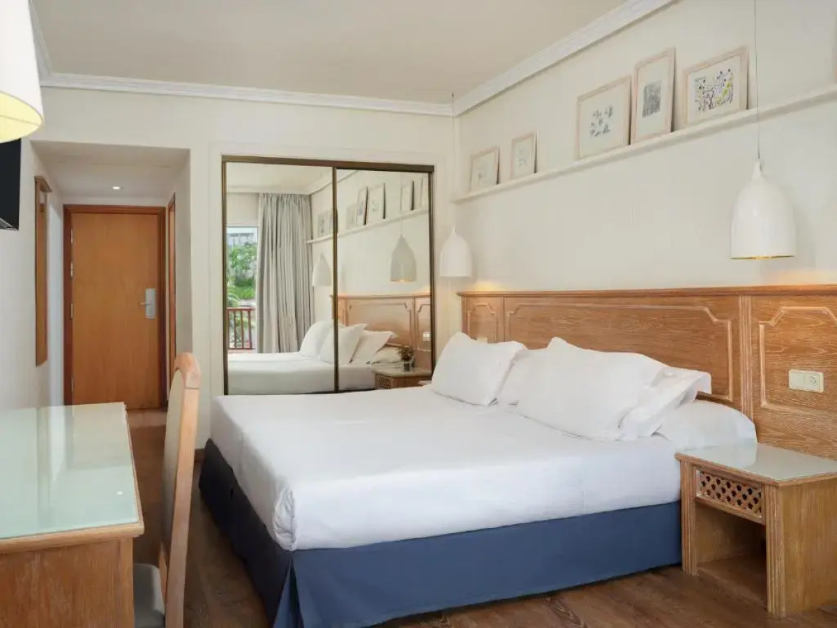 H10 Mediterranean Village