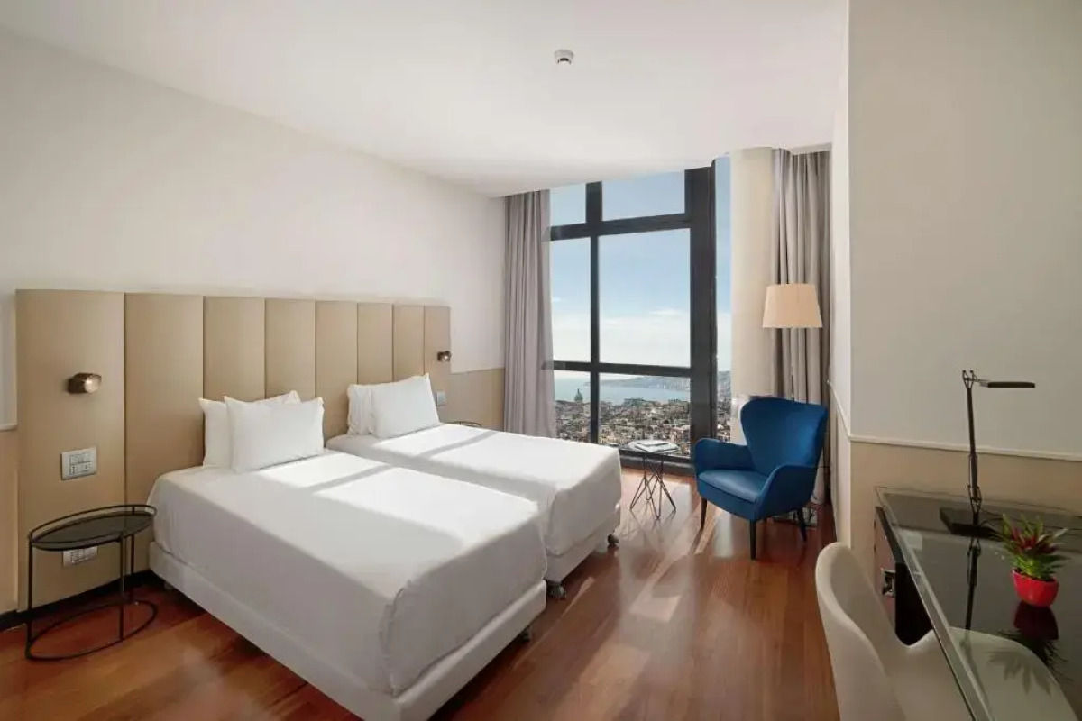 Отель NH Napoli Panorama