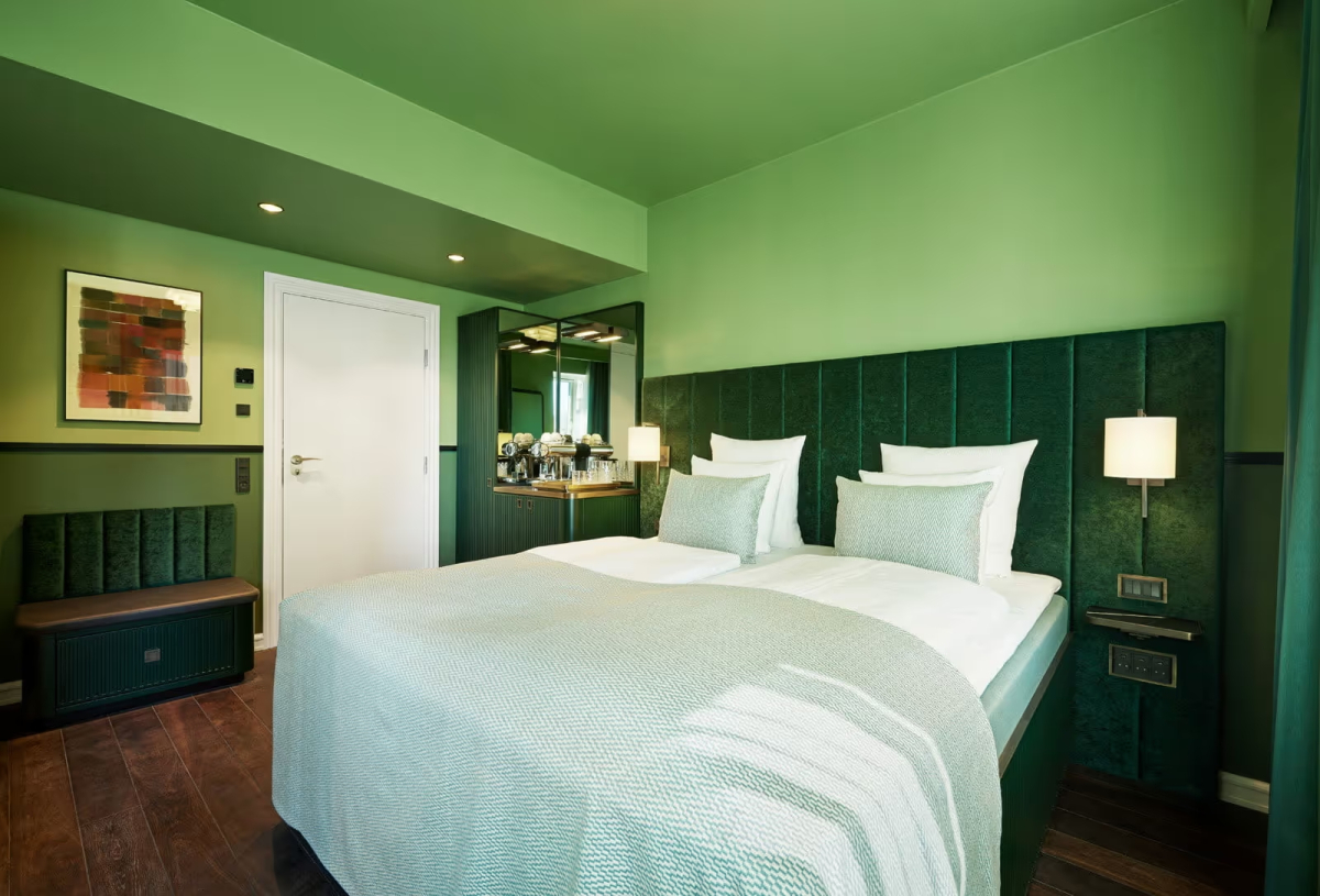 Ascot Hotel & Apartments