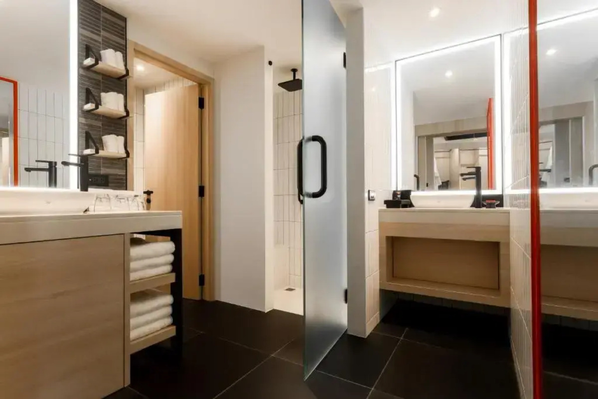 Отель Radisson RED Phuket Patong Beach