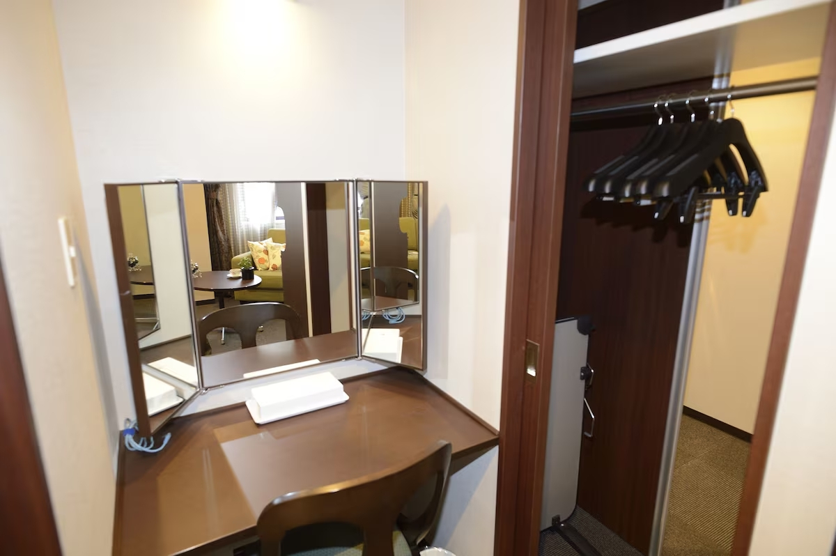 Отель Natural Hot Spring Midosuji Hotel