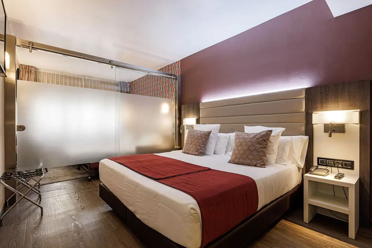 Отель Ronda Lesseps