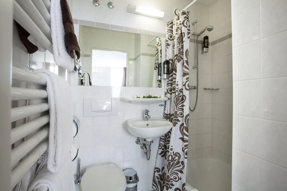 Ayun by Centro Deluxe