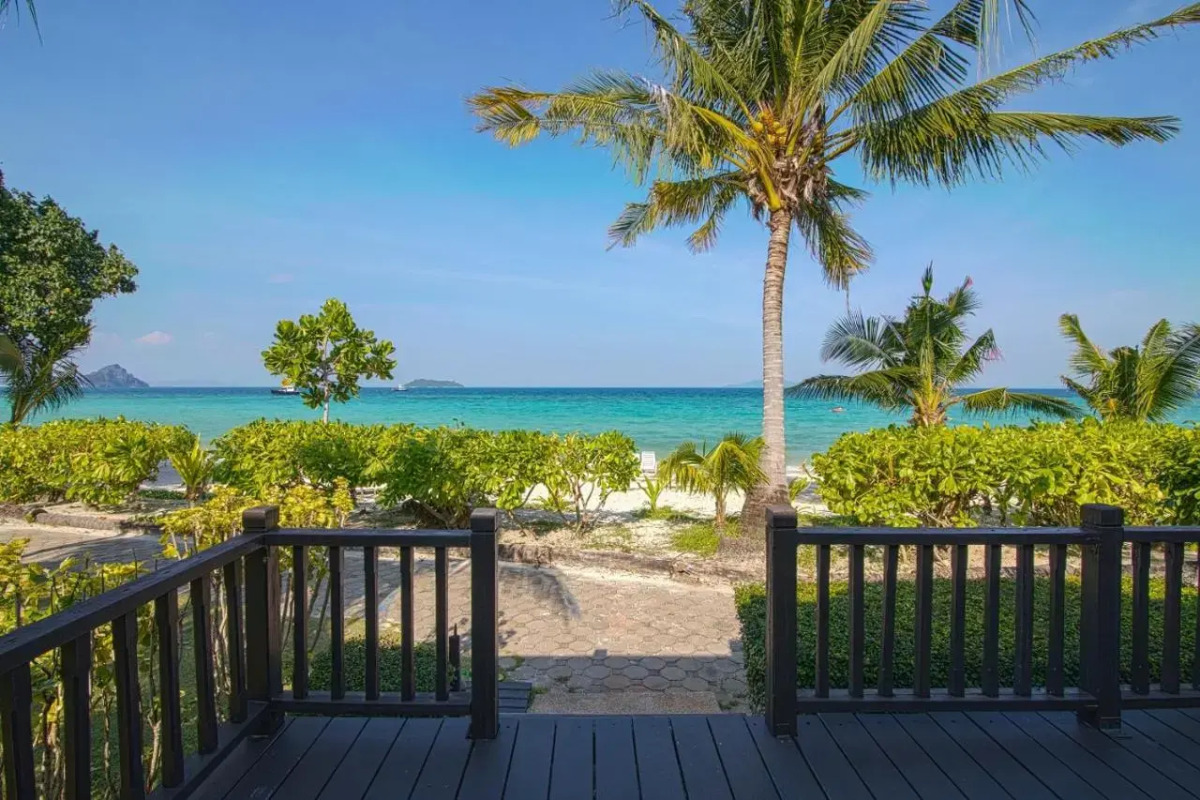 Phi Phi Holiday Resort – SHA Extra Plus