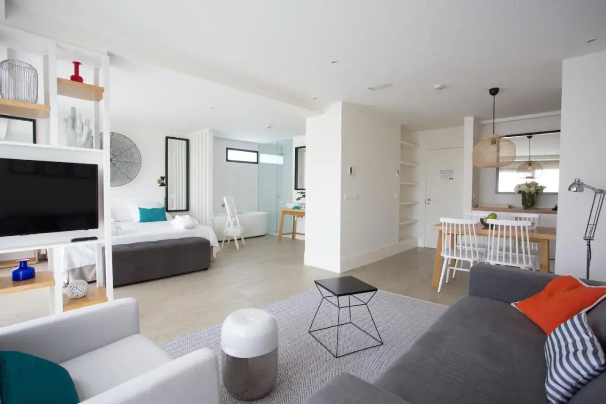 Отель Almirante 