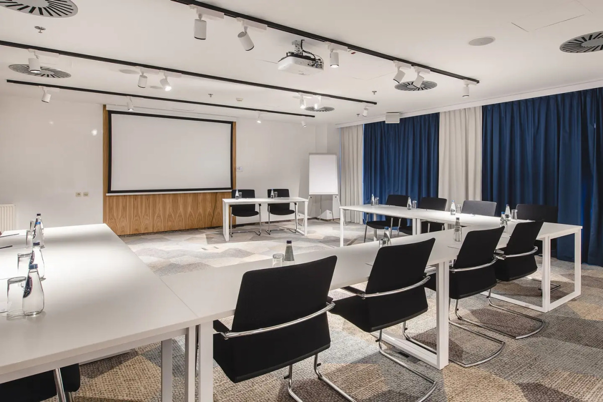 Courtyard by Marriott Warsaw Airport