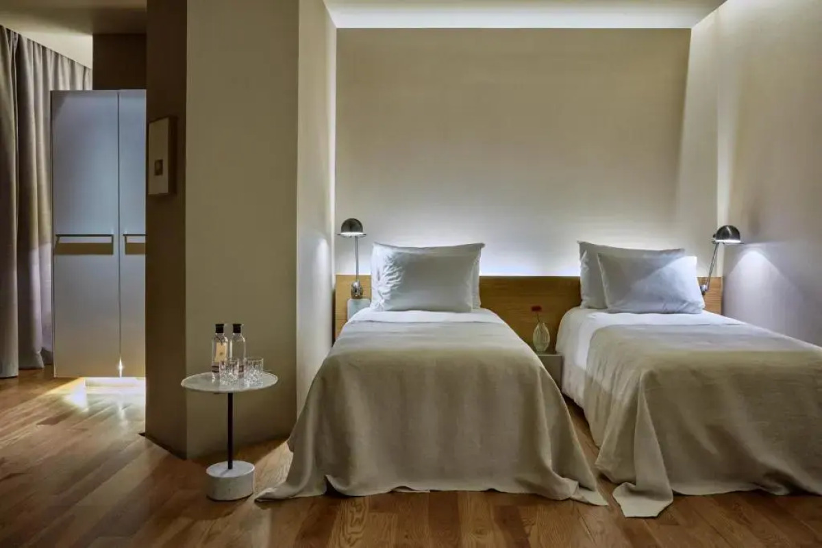 Отель Sir Victor