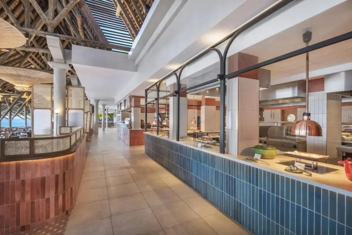 Paradis Beachcomber Golf Resort & Spa