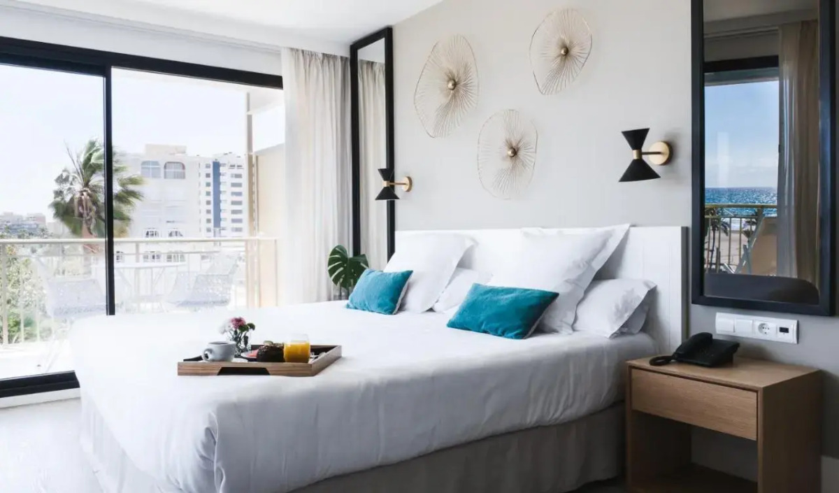 Отель Almirante 