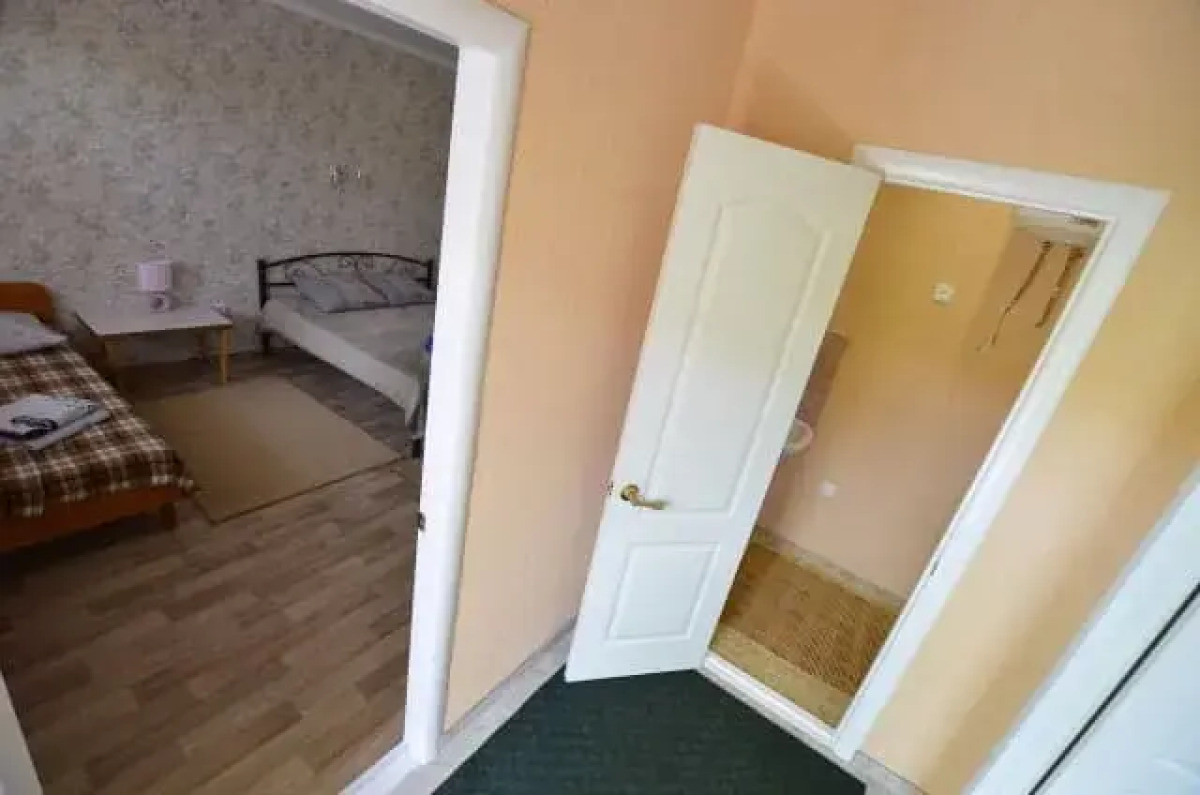 Molodezhnaya 8 Guest House