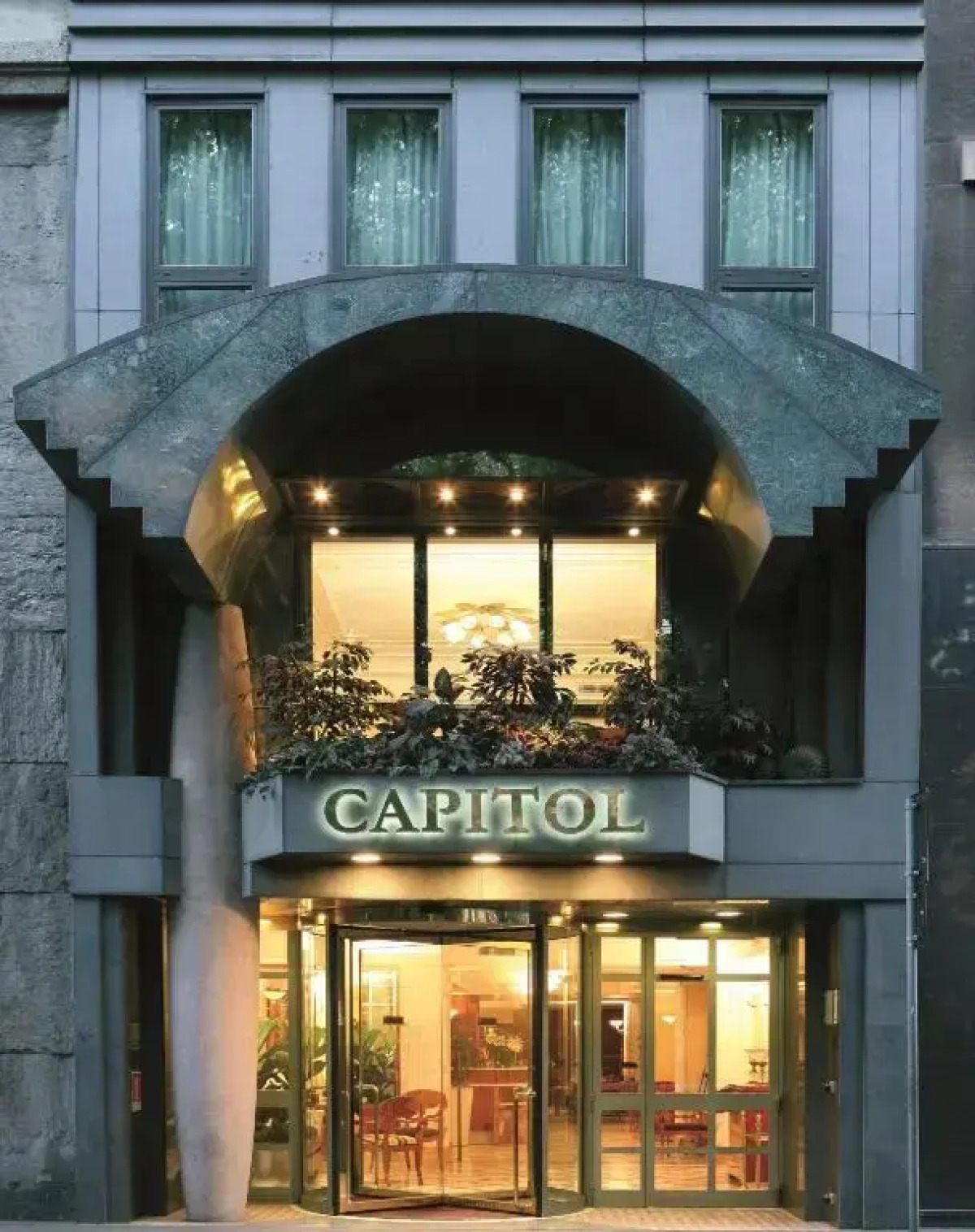 Отель Capitol