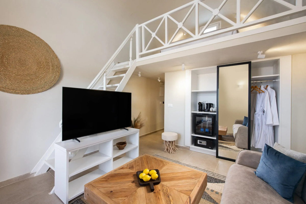 Bios Santorini Vegan - Vegetarian Boutique Hotel 