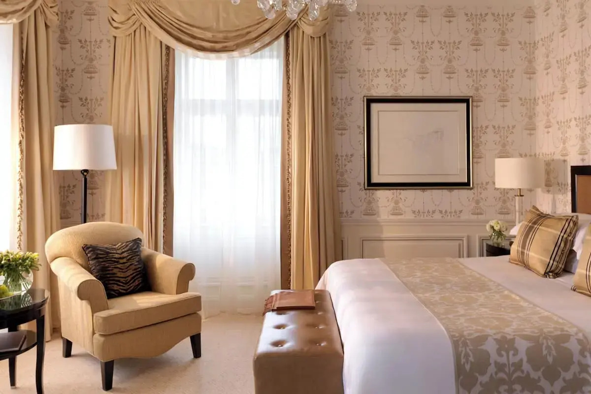 Отель Four Seasons Prague