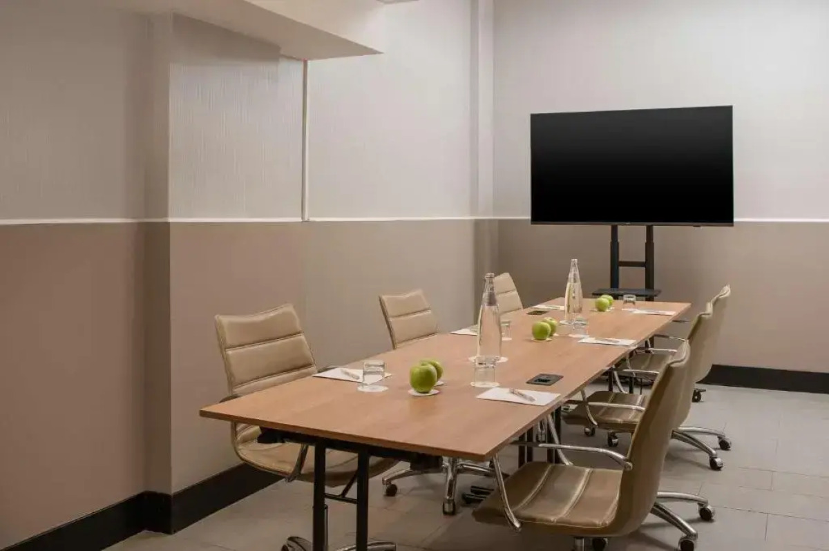 Отель NH Trieste