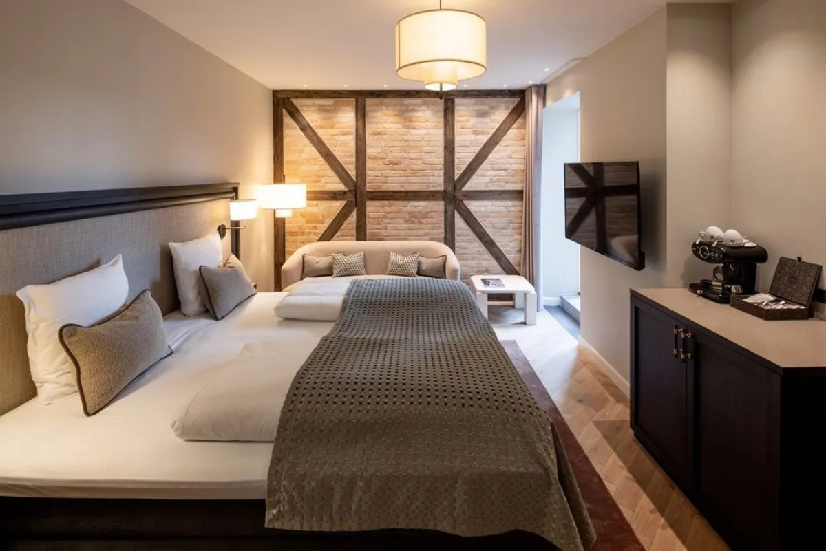 Ascot Hotel & Apartments