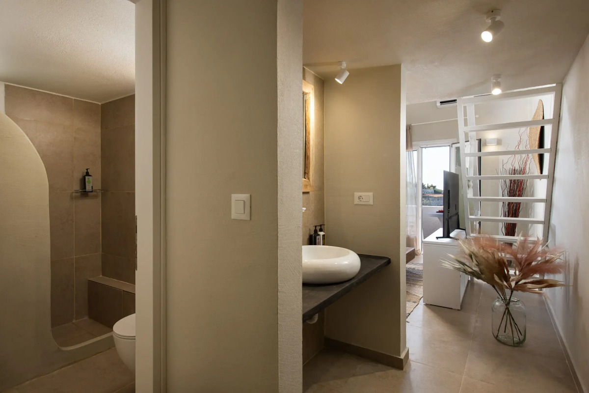 Bios Santorini Vegan - Vegetarian Boutique Hotel 