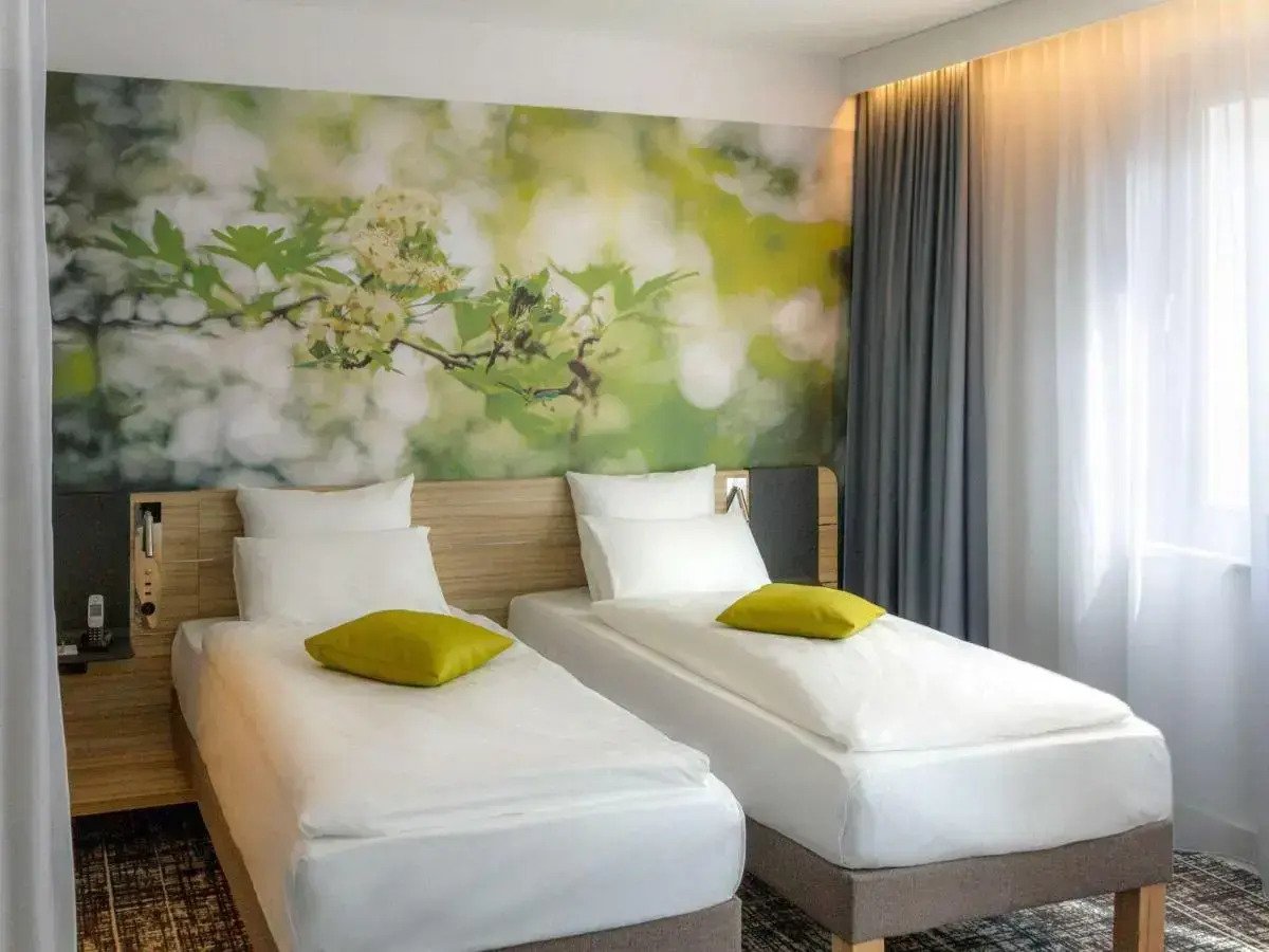 Отель Novotel Suites Wien City Donau