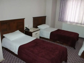 Nahi̇ta Hotel