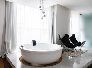 Be Playa Hotel Boutique & Rooftop Bar