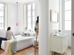 Away Hostel & Coffee Shop