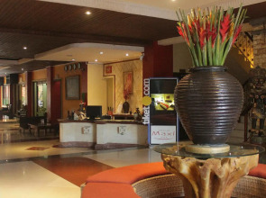 Super OYO Townhouse Oak Maxi Hotel Legian