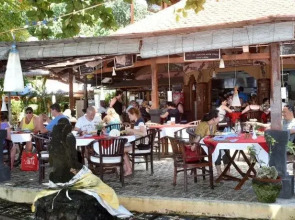 Amed Cafe & Hotel Kebun Wayan