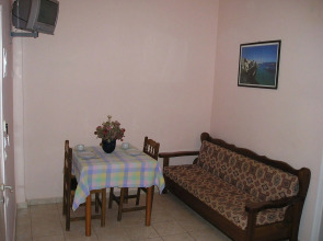 River Studios & Apartments