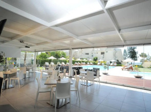 Frixos Suites Hotel Apartments