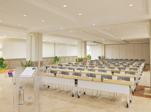 Отель INNSiDE by Melia Barcelona Apolo