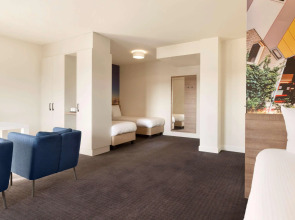 Rotterdam Teleport Hotel