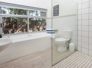 Sixteen Guest House on Main