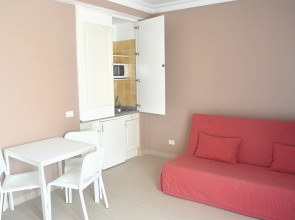 RF Astoria - Only Adults