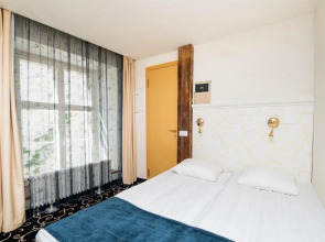 Отель Meriton Old Town Garden