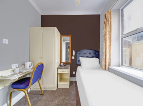 OYO Bostons Manor Hotel, Hanwell London