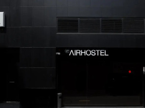 Airhostel Barcelona Airport 24h