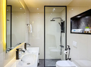 HiGuests - The Marina Torch