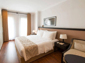 The Alcove Library Hotel