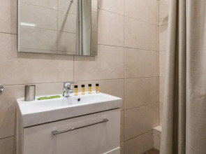 Anivia Apartment Airport by Airstay