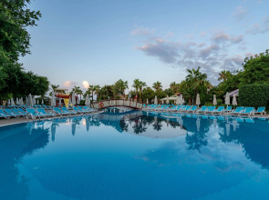 Palmeras Beach Hotel