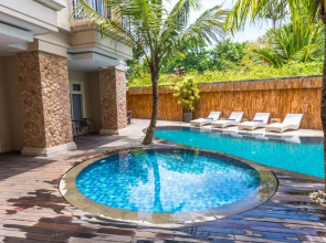 Alron Hotel Kuta Powered by Archipelago
